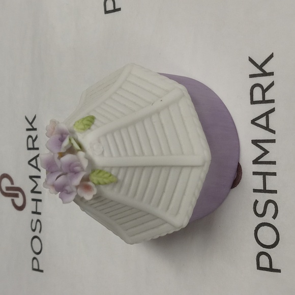 Vintage Lefton Porcelain Trinket Box - Picture 4 of 5